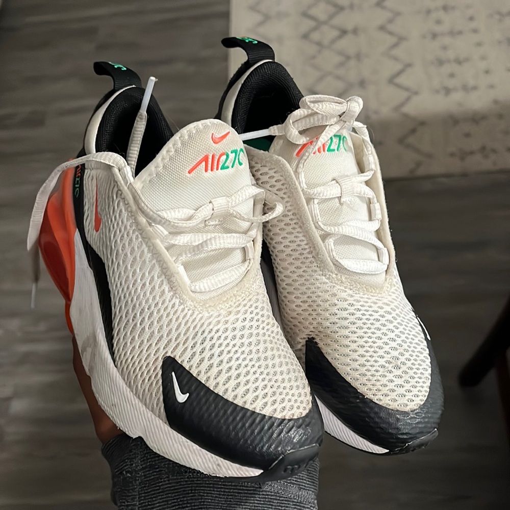 Nike 270